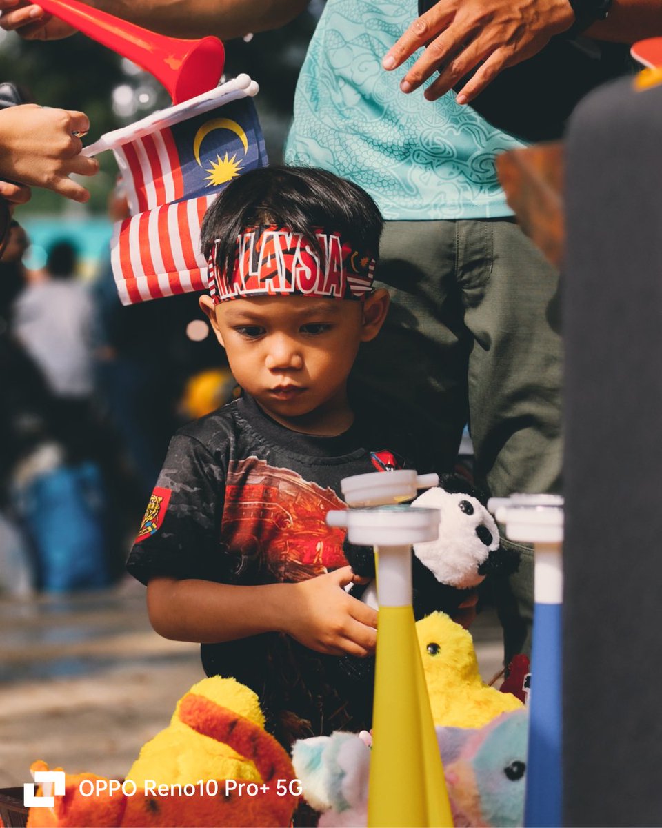 OPPOMalaysia's tweet photo. We go beyond capturing ordinary moments; we beautifully capture the distinctiveness of Malaysians coming together as one. โจ
Happy Malaysia Day! ๐ฒ๐พ
#OPPO66PotretMalaysia #ThePortraitExpert #TeamPortraitExpert https://t.co/X5r3YH0VBH