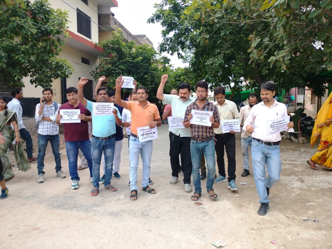 RPEA Bharatpur (U) (@rpeabharatpur) on Twitter photo यदि राजस्थान सरकार फार्मासिस्ट हित में निर्णायक फैसला लेती है तो यह कम्युनिटी सदैव सदैव के लिए आभारी रहेगी।
#11वर्षो_की_लंबित_मांगे
#मांगते_मांगते_थक_गए
<a href="/ashokgehlot51/">Ashok Gehlot</a>
<a href="/_lokeshsharma/">Lokesh Sharma</a>
<a href="/plmeenaINC/">Parsadi Lal Meena</a>
<a href="/artizzzz/">Arti Dogra</a>
<a href="/AshokChandnaINC/">Ashok Chandna</a>
<a href="/MlaDogra/">Ashok Dogra</a>
<a href="/ChadrkantaM/">Chandrakanta Meghwal</a> यदि राजस्थान सरकार फार्मासिस्ट हित में निर्णायक फैसला लेती है तो यह कम्युनिटी सदैव सदैव के लिए आभारी रहेगी।
#11वर्षो_की_लंबित_मांगे
#मांगते_मांगते_थक_गए
<a href="/ashokgehlot51/">Ashok Gehlot</a>
<a href="/_lokeshsharma/">Lokesh Sharma</a>
<a href="/plmeenaINC/">Parsadi Lal Meena</a>
<a href="/artizzzz/">Arti Dogra</a>
<a href="/AshokChandnaINC/">Ashok Chandna</a>
<a href="/MlaDogra/">Ashok Dogra</a>
<a href="/ChadrkantaM/">Chandrakanta Meghwal</a>