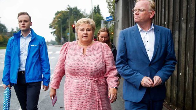 Kenneth37's tweet photo. Ganske random å lufte mannens skittentøy samme uke som det har vært valg. Ikke bare enkelt å være Barbie når mannen slipper en atombombe. #Barbenheimer #ernasolberg #høyre https://t.co/gQlRs2QtNU