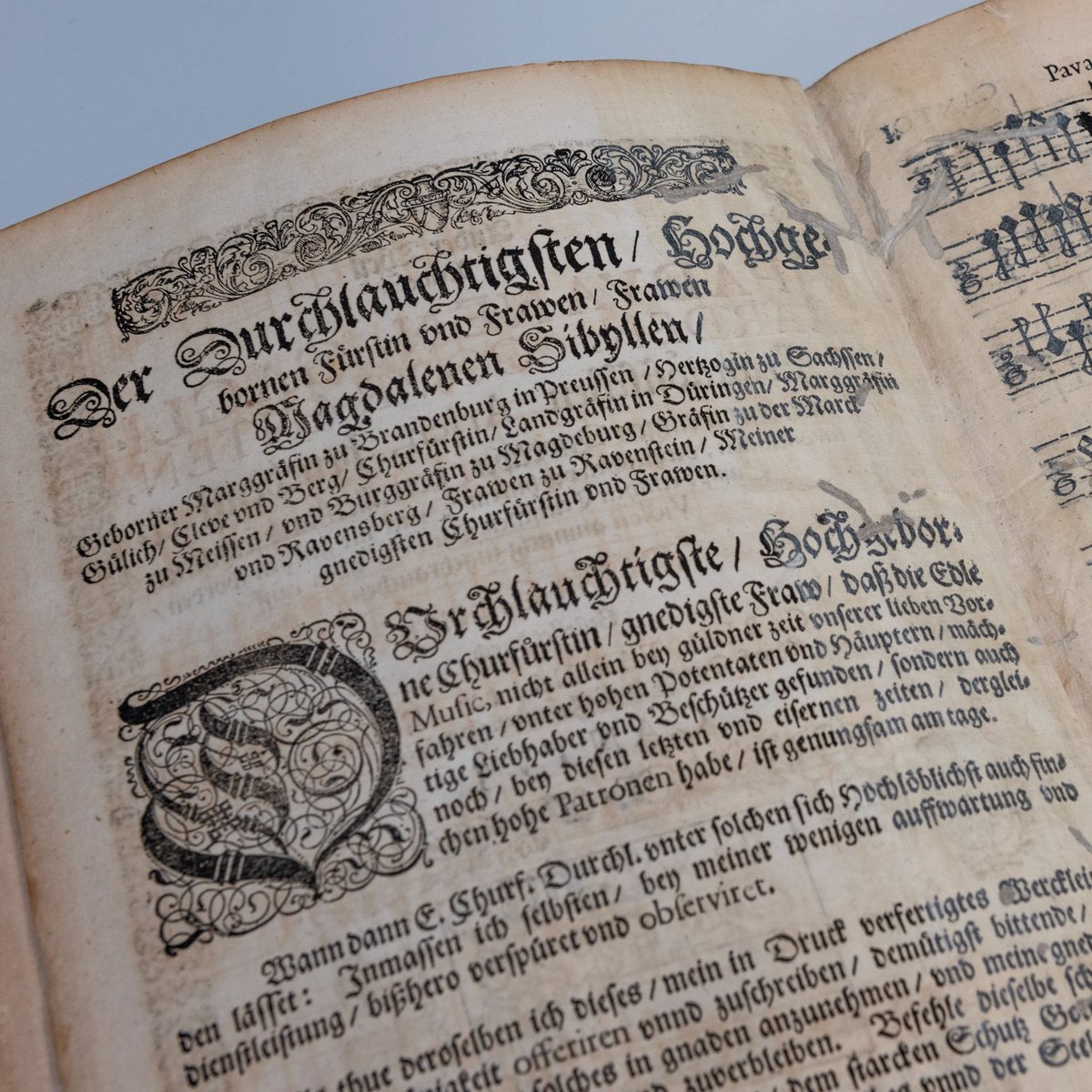 SLUBdresden's tweet photo. 🎼Vor 475 Jahren wurde die heutige @StaatskapelleDD gegründet. Das Gedächtnis liegt zu wesentlichen Teilen in den Magazinen der #SLUB. Mit unserer Ausstellung „Staatskapelle 475 @SLUB – Wir jubeln mit“ leuchten wir in diesen Erinnerungsspeicher. 

ℹ https://t.co/BuKlT6idgK https://t.co/PpfIqG4CwV