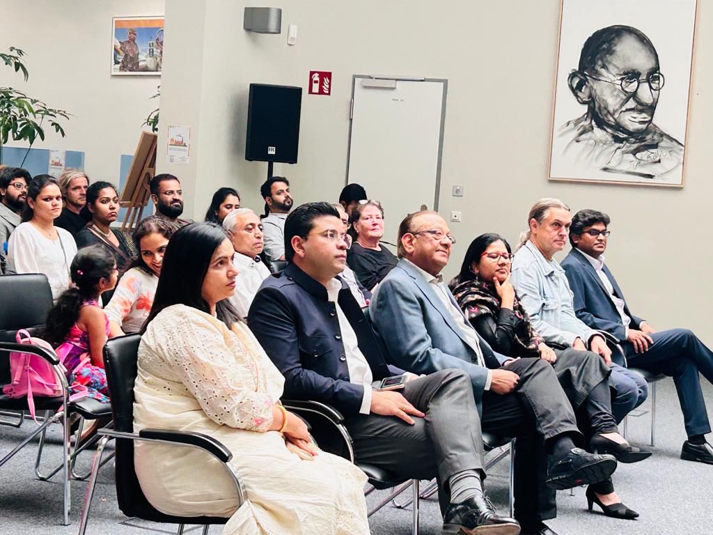 IndiainHamburg's tweet photo. 📅 On September 14, 2023, we celebrated #HindiDiwas 🇮🇳 @IndiainHamburg. This event marked a significant milestone in promoting and preserving the richness of the Hindi language. 📜🌟 @meaindia @eoiberlin #Hindi #HamburgCommunity #Indiainhamburg #HamburgLanguageLearning https://t.co/KQwoihZrkO
