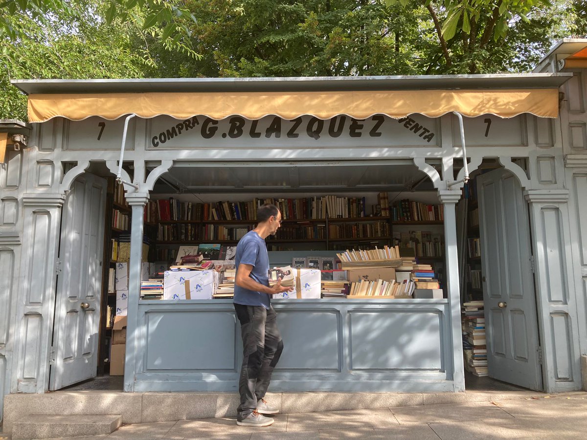 soydelacuesta's tweet photo. NOTICIÓN‼️ #soydelacuesta logra uno de sus objetivos clave: 5 jóvenes libreros REABREN CASETAS 7, 18 y 23 de #cuestademoyano sin adjudicatario desde hace una década ¡Ya podéis ir a conocer su oferta lectora! 📚 Gracias @JMDretiro @MADRID y A VUESTRO APOYO SOCIOS Y SEGUIDORES😍 https://t.co/c7cf92Y9nL