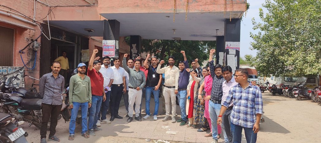 यदि राजस्थान सरकार फार्मासिस्ट हित में निर्णायक फैसला लेती है तो यह कम्युनिटी सदैव सदैव के लिए आभारी रहेगी।
#11वर्षो_की_लंबित_मांगे
#मांगते_मांगते_थक_गए 
<a href="/ashokgehlot51/">Ashok Gehlot</a> 
<a href="/_lokeshsharma/">Lokesh Sharma</a> 
<a href="/plmeenaINC/">Parsadi Lal Meena</a> 
<a href="/artizzzz/">Arti Dogra</a>
<a href="/AshokChandnaINC/">Ashok Chandna</a>
<a href="/MlaDogra/">Ashok Dogra</a>
<a href="/ChadrkantaM/">Chandrakanta Meghwal</a>