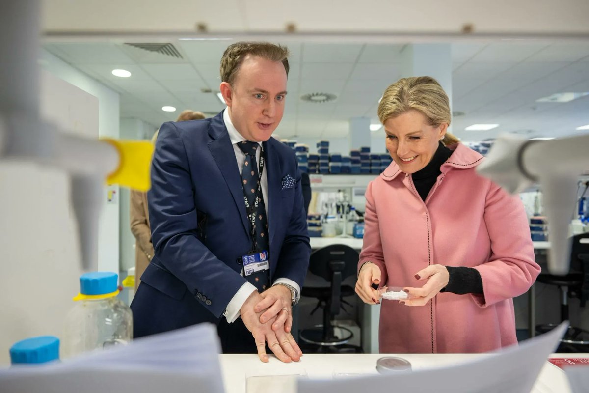 #FlashbackFriday to when #HRHDuchessofEdinburgh visited our research programme at @SwanseaUni and learned about ground-breaking research into bio-printing!

We wrote about the Royal Visit last year on our blog: buff.ly/3Ra7AJx 🔗 

#HRH #DuchessofEdinburgh #Duchess