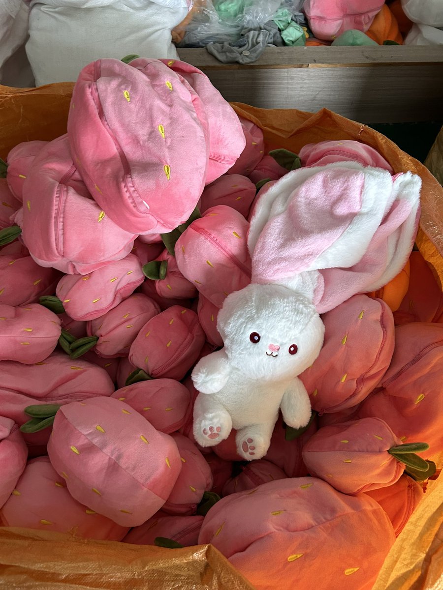 NanjingSonny's tweet image. Sooo cute strawberry bunny🐰🐰
#bunny #rabbit #rabbittoy
 #sonnytoy #plushtoys #toy