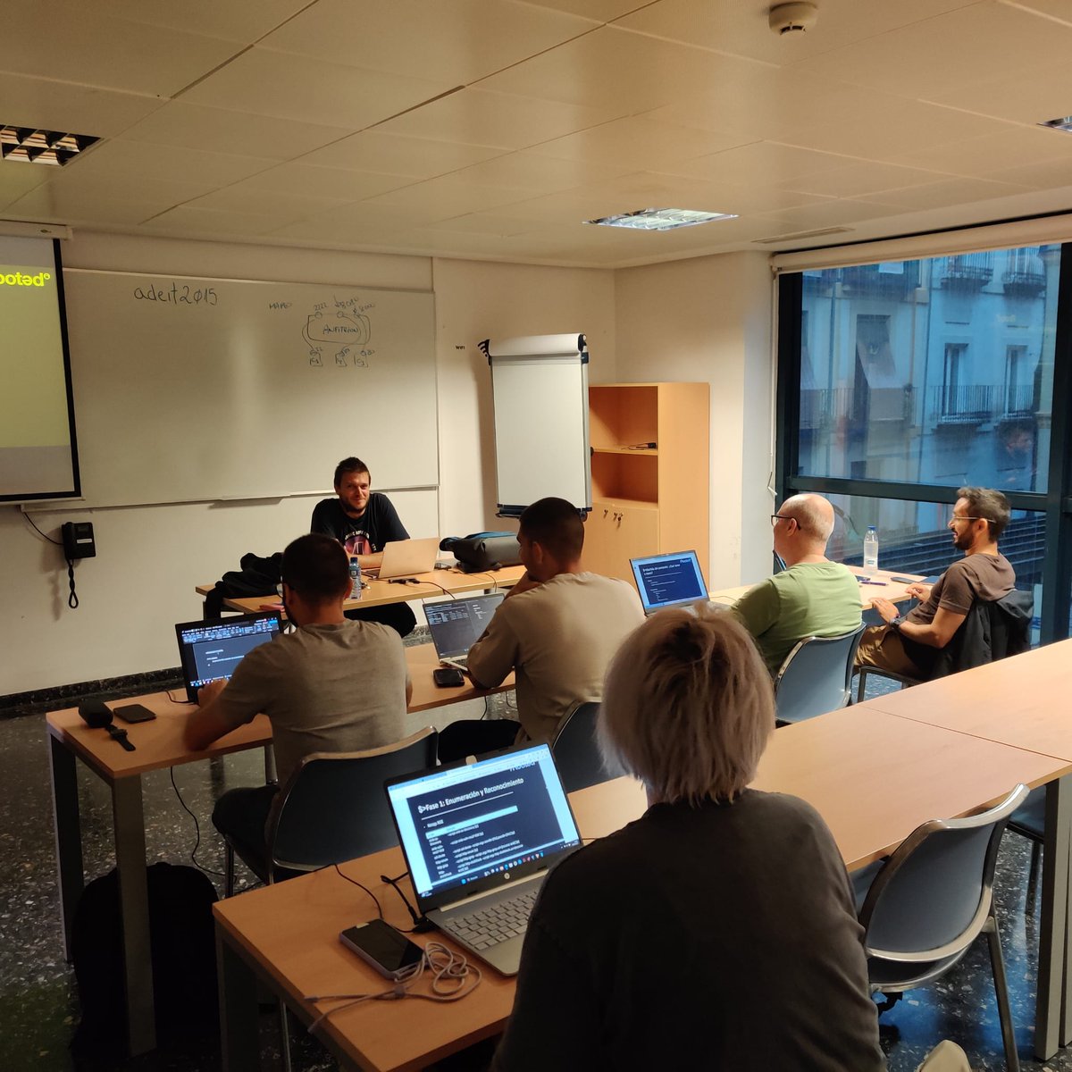 /RootedCON tweet media