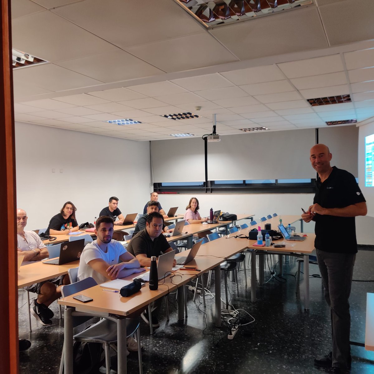 /RootedCON tweet media