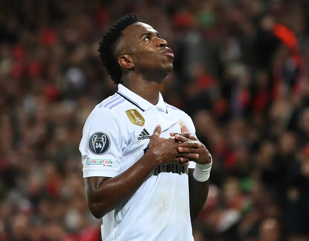 Ribery 2013: 11 goles y 20 asistencias, dicen que Cristiano le robó el Balón de Oro.

Vinicius 2023: 22 goles y 22 asistencias, no está entre los nominados al The Best.