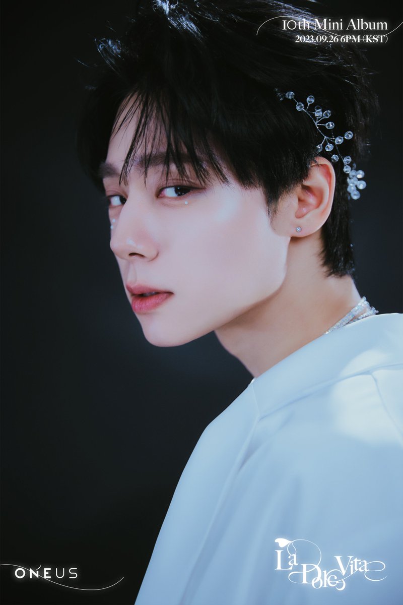 official_ONEUS's tweet image. [#원어스]

10th Mini Album [La Dolce Vita]

💧 CONCEPT PHOTO 💧
🔹 HWAN WOONG 🔹

2023.09.26 6PM (KST) RELEASE✔

#ONEUS #La_Dolce_Vita 
#Baila_Conmigo 
#환웅 #HWANWOONG
