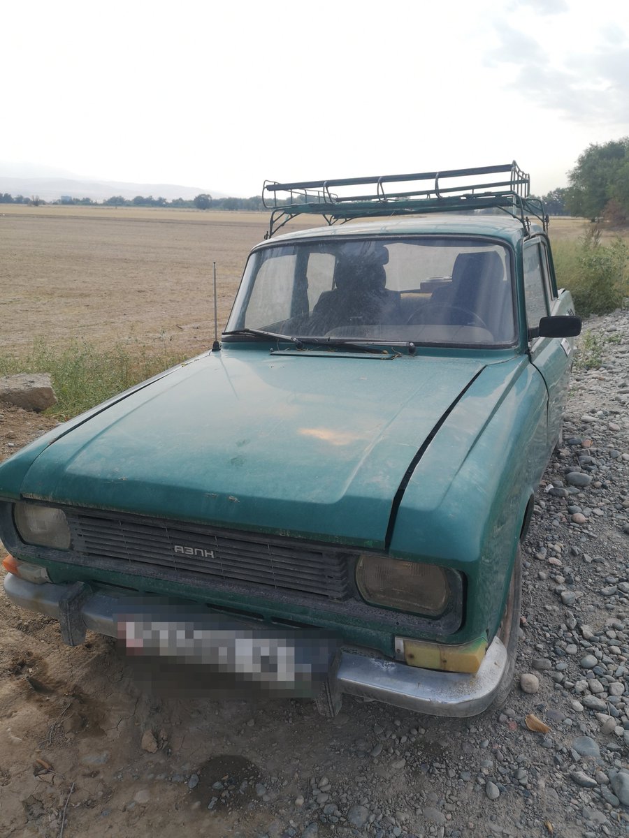minagawatt's tweet photo. Прошу всех помочь мне! 
Я нахожусь на Автобазаре и моя жена не разрешает мне покупать LADA! 

Однако она согласилась разрешить мне купить, если этот пост наберет 10000 ретвитов! 

Пожалуйста, поддержите меня!
Пусть я буду единственным в мире японским гонщиком на LADA! https://t.co/nwadCP4iO0