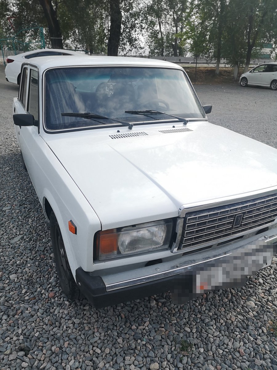 minagawatt's tweet photo. Прошу всех помочь мне! 
Я нахожусь на Автобазаре и моя жена не разрешает мне покупать LADA! 

Однако она согласилась разрешить мне купить, если этот пост наберет 10000 ретвитов! 

Пожалуйста, поддержите меня!
Пусть я буду единственным в мире японским гонщиком на LADA! https://t.co/nwadCP4iO0