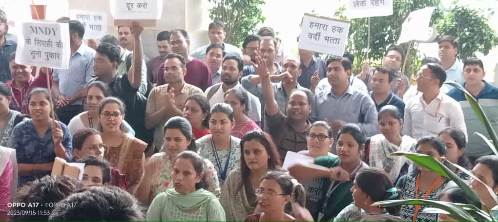 अरे पायेगा वो सरकार सत्ता
जो देगा फार्मासिस्ट को वेतन भत्ता
✅✅#11वर्षो_की_लंबित_मांगे
#मांगते_मांगते_थक_गए 
<a href="/ashokgehlot51/">Ashok Gehlot</a> 
<a href="/_lokeshsharma/">Lokesh Sharma</a> 
<a href="/plmeenaINC/">Parsadi Lal Meena</a> 
<a href="/artizzzz/">Arti Dogra</a>
<a href="/RajGovOfficial/">Government of Rajasthan</a> 
<a href="/CMHelpdesk/">Rajasthan CM Helpdesk</a> 
<a href="/pantlp/">LP Pant</a> 
<a href="/MukeshBhakar_/">Mukesh Bhakar</a> 
<a href="/SachinPilot/">Sachin Pilot</a>