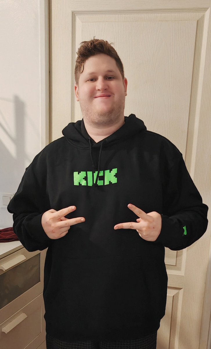MiiThyX's tweet photo. Petit colis reçu merci @kickfrancais @KickCommunity @kick
Thanks you I'm OG start in 4th January so I'm so happy https://t.co/C5P3CBqsZB