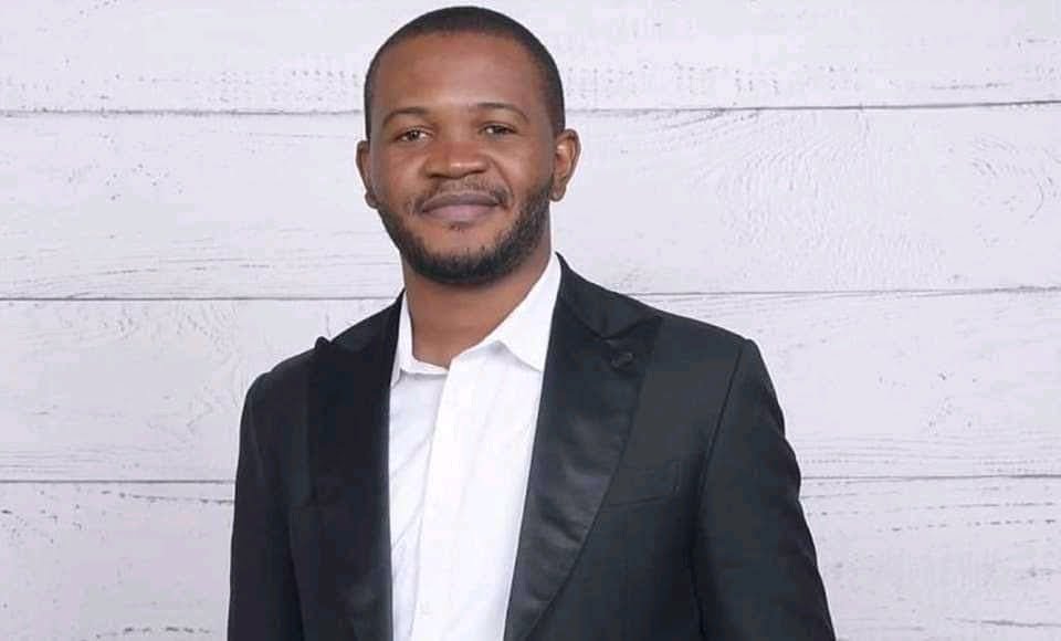 CongoMessager's tweet photo. #Congo_messager :
Le transfert du journaliste #Stany_Bujakera ce jeudi, à la prison centrale de Makala a un soubassement assez profond:
1) Propagation des faux bruits
et
2) Divulgation des fausses informations,
sur l'assassinat de l'ancien ministre #Chérubin_Okende. https://t.co/GrLKuex78A