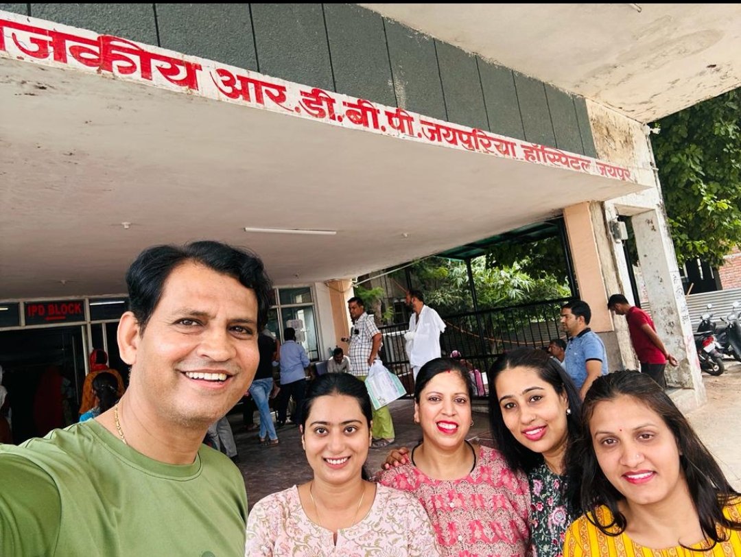 लंबे अरसे से चली आ रही फार्मासिस्ट वेतन विसंगति को दूर करें🙏
#11वर्षो_की_लंबित_मांगे
#मांगते_मांगते_थक_गए 
<a href="/ashokgehlot51/">Ashok Gehlot</a> 
<a href="/_lokeshsharma/">Lokesh Sharma</a> 
<a href="/plmeenaINC/">Parsadi Lal Meena</a> 
<a href="/artizzzz/">Arti Dogra</a>
<a href="/AshokChandnaINC/">Ashok Chandna</a>
<a href="/MlaDogra/">Ashok Dogra</a>
<a href="/ChadrkantaM/">Chandrakanta Meghwal</a>