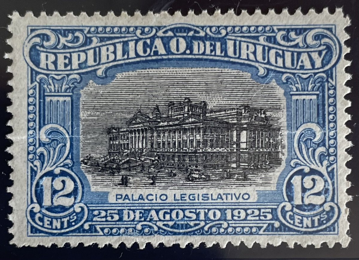 Buenos días y Feliz #DíaDeLaDemocracia buff.ly/3PiT8wi Hoy les dejo el principal símbolo de la democracia uruguaya, el palacio legislativo YT UY 301 y 302 emitidos el 1925-08- 24 buff.ly/3PhPB1e #Uruguay #philately #stampcollecting