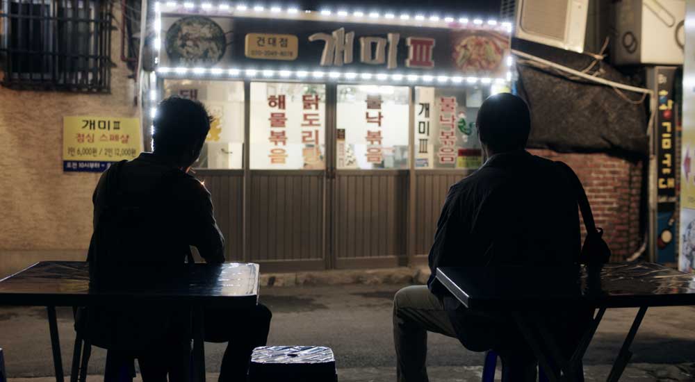 elculdesac_'s tweet photo. També al #KFFB:
'Familyhood', comèdia sobre la soledat i el desig de formar una família
'The Book of Fish', drama històric multipremiat a #BlueDragonFilmAwards
'A Man of Reason', enèrgic thriller d'acció presentat a Sitges i Toronto

Tot això als @Cinemes_Girona https://t.co/FPNsv3VwdR