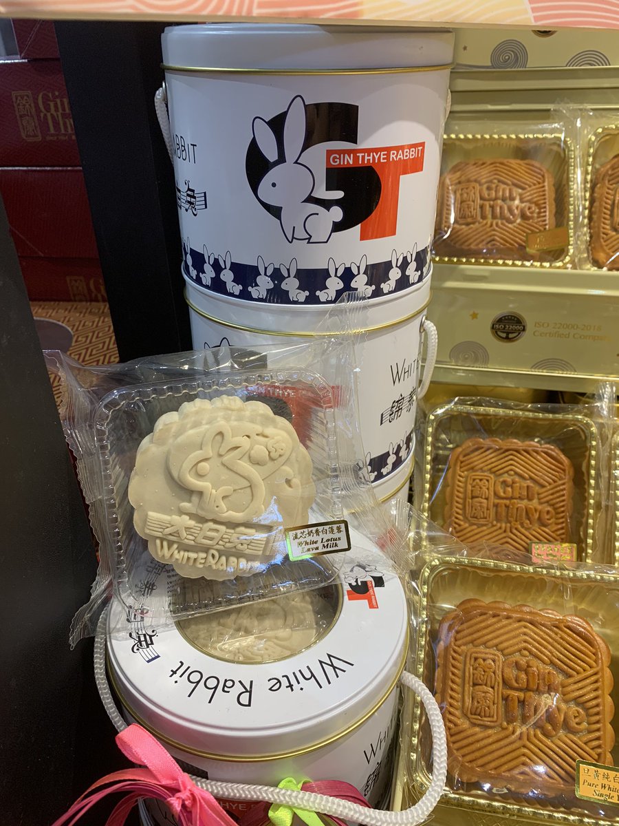 ChengYi_TiAmo's tweet photo. So I bought it ๐๐
#WhiteRabbitCandy
#MoonCake
#SouthWindKnows
#ChengYi https://t.co/kfZsIzdVs8