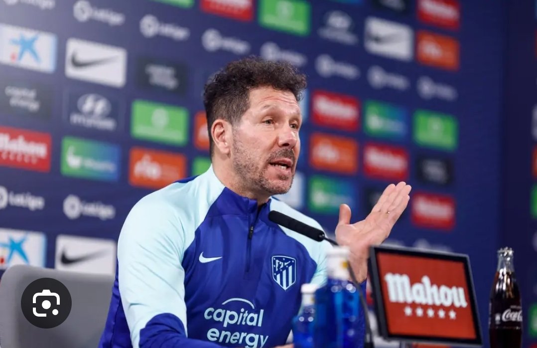 Mi maestro dando la presentación de dibujo arquitectónico:
¡esta asignatura es semana a semana!