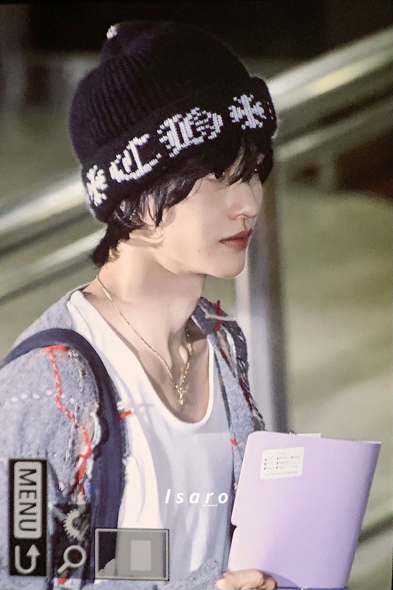 isaro_0302's tweet photo. 230915 뮤뱅퇴근

#원빈 #WONBIN 
#라이즈 #RIIZE https://t.co/jLra14sEaI