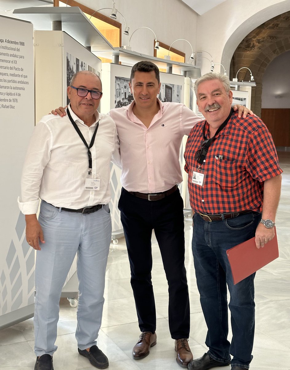 manueljmontes's tweet image. Estos días finaliza mi etapa en @ParlamentoCS, donde hemos trabajado mucho, he aprendido más y, sobre todo, me lo he pasado muuuy bien! Porque he tenido la suerte de contar con verdaderos equipazos a los que sólo puedo dar las GRACIAS!!