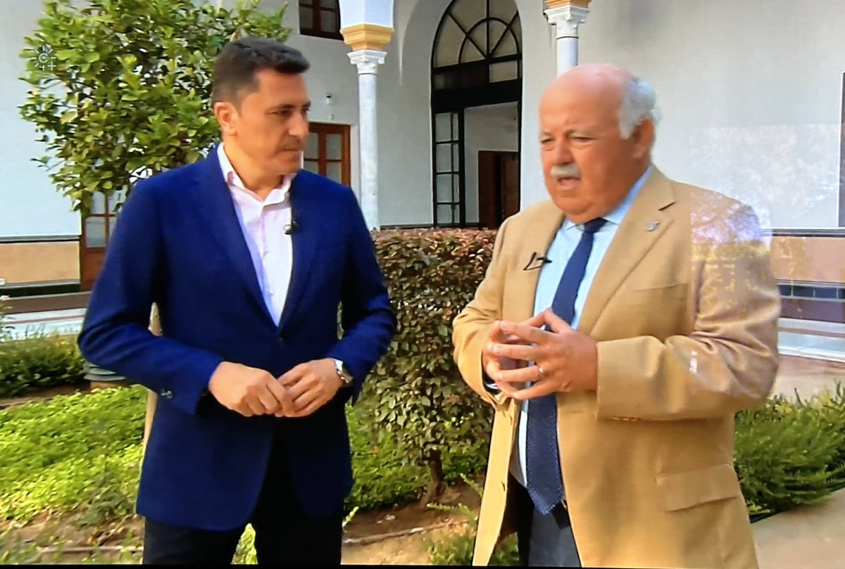 manueljmontes's tweet image. Gratitud que extiendo a @martabosquet, @jesusraguirre y sus equipos, que tan fácil me lo han puesto siempre y que han sido verdaderos cómplices del programa! 🫶🏽

Como todos y cada uno de los trabajadores de @ParlamentoAnd. Hacéis más grande una institución que es muy grande!