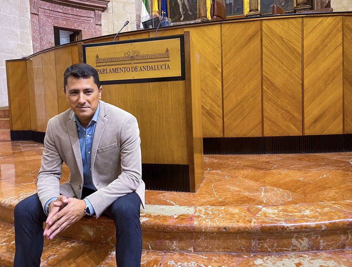 manueljmontes's tweet image. Mención especial a @Juanluislara, @EscobarBer (vuelve pronto) y toda la gente de comunicación. Sois muy 🔝

Sólo me voy del programa, no del día a día de @ParlamentoAnd. Y os dejo con un grande como @CarlosMariaRuiz!

Recordad que cada domingo empieza mejor viendo @ParlamentoCS