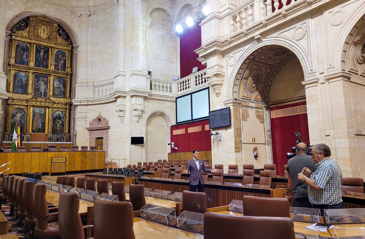 manueljmontes's tweet image. Mención especial a @Juanluislara, @EscobarBer (vuelve pronto) y toda la gente de comunicación. Sois muy 🔝

Sólo me voy del programa, no del día a día de @ParlamentoAnd. Y os dejo con un grande como @CarlosMariaRuiz!

Recordad que cada domingo empieza mejor viendo @ParlamentoCS