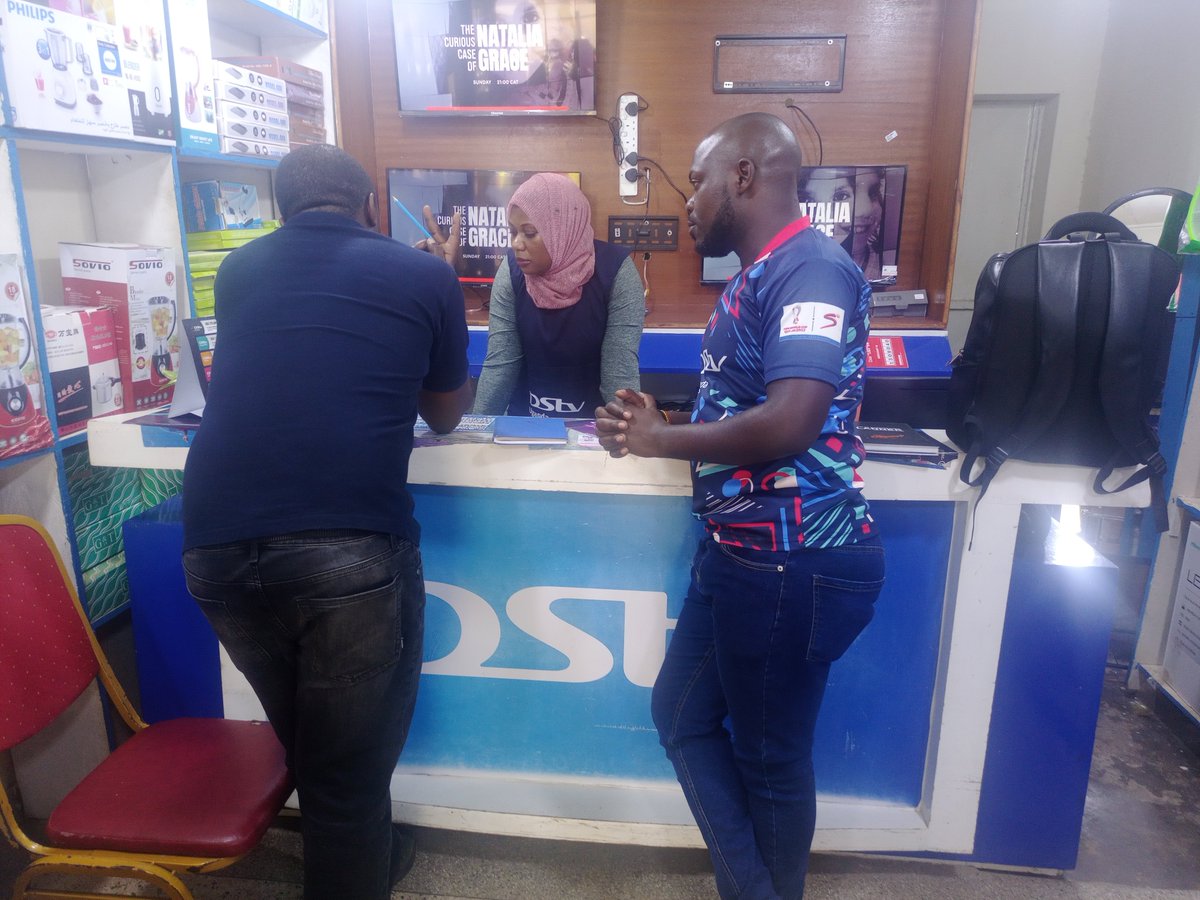 My3Agency's tweet photo. MCU's HOS, his team, and MY3's Operations Manager Region West @MuhangiJavira visiting @DStvUganda @GOtvUganda agents in Mbarara, Sheema and Ishaka - Bushenyi. #Tradevisit https://t.co/uedSrdbqUP