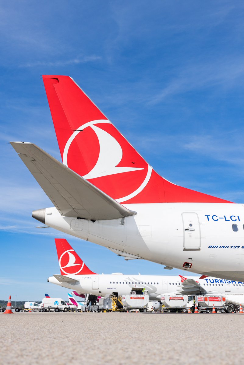 Seit 50 Jahren verbindet @TurkishAirlines den STR mit der Welt! 🌍🎉 Das internationale Drehkreuz Istanbul wird bis zu fünfmal täglich von Stuttgart aus angeflogen und bietet Reisenden hervorragende Anschlussmöglichkeiten. Auf viele weitere gemeinsame Jahre - tebrikler! 💙