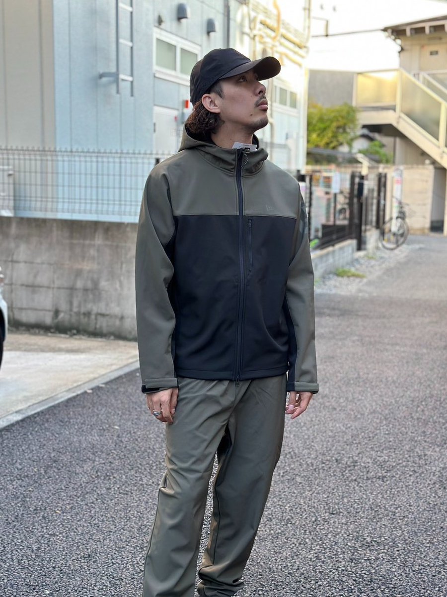 Performance Apparel 】 防風性、ストレッチ性、撥水性を兼ね備えた