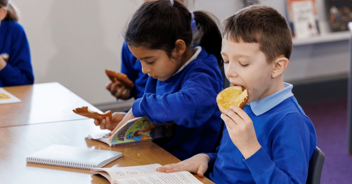 family_action's tweet photo. 350,000+ pupils have been #SetUpToSucceed thanks to a healthy nutritious breakfast 🥯 each morning from the #NationalSchoolBreakfastProgramme. That’s over 1.75 million breakfasts given to pupils every week! https://t.co/MaCyFEalPS
#NSBP #BestChanceToLearn @educationgovuk https://t.co/VQay0OjEl5