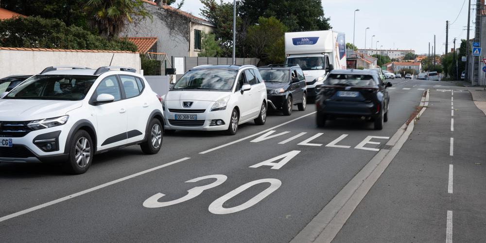 La Rochelle devient une « Ville à 30 km/h ». La municipalité a choisi le lancement de la Semaine européenne de la mobilité, ce samedi 16 septembre, pour instaurer la limitation de vitesse à 30 km/h sur l’ensemble de la ville.
sudouest.fr/charente-marit…