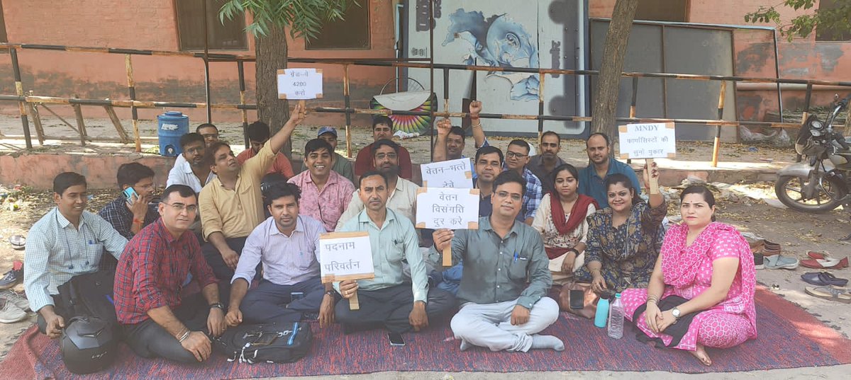 Bhagwan Maheshwari (@bhagwan_maloo) on Twitter photo यदि राजस्थान सरकार फार्मासिस्ट हित में निर्णायक फैसला लेती है तो यह कम्युनिटी सदैव सदैव के लिए आभारी रहेगी
#11वर्षो_की_लंबित_मांगे
#मांगते_मांगते_थक_गए
<a href="/ashokgehlot51/">Ashok Gehlot</a>
<a href="/_lokeshsharma/">Lokesh Sharma</a>
<a href="/plmeenaINC/">Parsadi Lal Meena</a>
<a href="/artizzzz/">Arti Dogra</a>
<a href="/AshokChandnaINC/">Ashok Chandna</a>
<a href="/MlaDogra/">Ashok Dogra</a> यदि राजस्थान सरकार फार्मासिस्ट हित में निर्णायक फैसला लेती है तो यह कम्युनिटी सदैव सदैव के लिए आभारी रहेगी
#11वर्षो_की_लंबित_मांगे
#मांगते_मांगते_थक_गए
<a href="/ashokgehlot51/">Ashok Gehlot</a>
<a href="/_lokeshsharma/">Lokesh Sharma</a>
<a href="/plmeenaINC/">Parsadi Lal Meena</a>
<a href="/artizzzz/">Arti Dogra</a>
<a href="/AshokChandnaINC/">Ashok Chandna</a>
<a href="/MlaDogra/">Ashok Dogra</a>