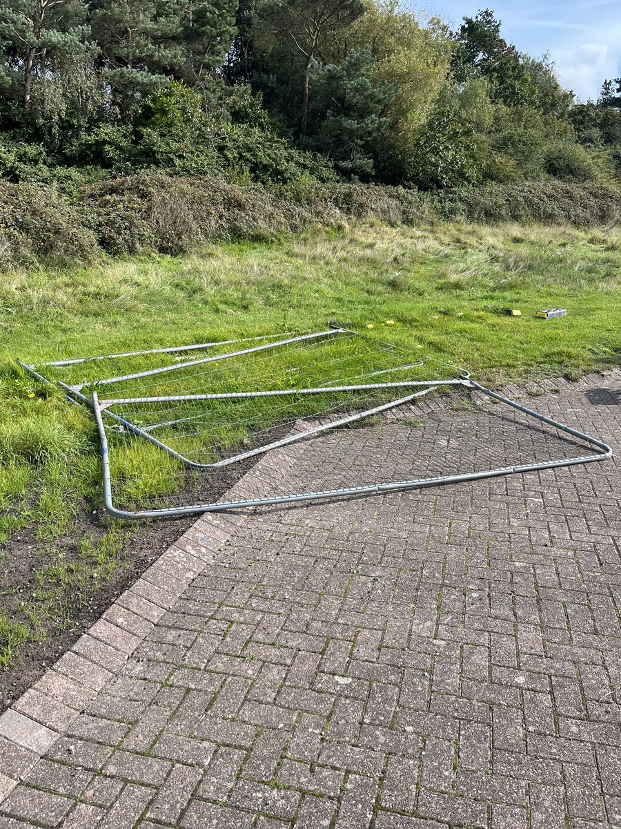 scottgobin's tweet photo. @lpoolcouncil otterspool work still looking scruffy after months https://t.co/Zi9K4TPTCY