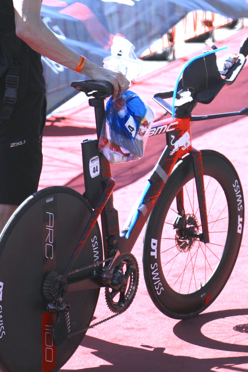 Tri_GERONIMO's tweet photo. 【BMC 4th Gen. TriathlonBike “ Speedmachine ” Debut】
昨年5月のセントジョージでそのヴェールを脱いでから早1年4ヶ月。待望の新型トライアスロンバイクが発表された。最も話題となっているのはやはり「Red Bull Advanced Technologies」とのコラボレーションだろう。
https://t.co/42vnXmzHnb https://t.co/xXlHUsD2ek