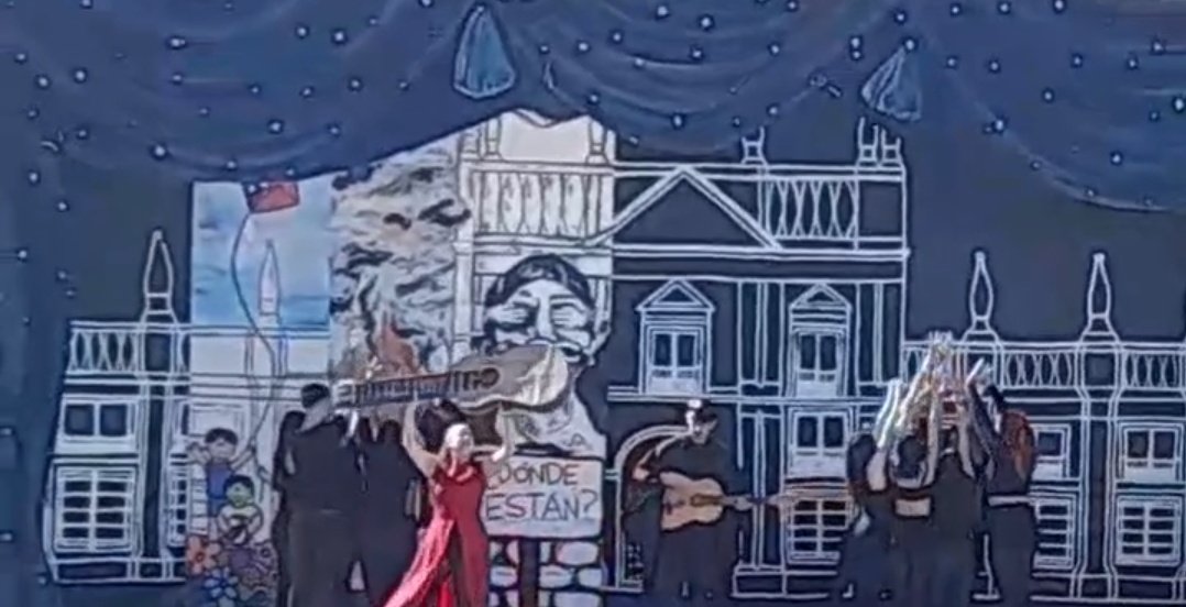 AkKomi_'s tweet photo. La celebración de fiestas patrias del colegio Altamira 🤡 https://t.co/MxUQHnylPT