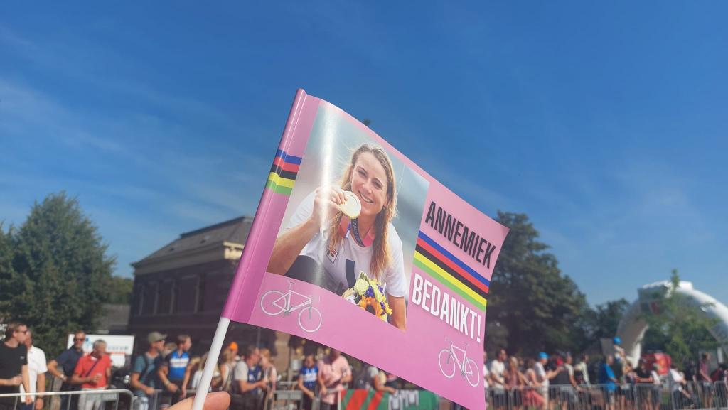AvVleuten's tweet photo. Thanks everyone ❤️ has been the best way for me to say goodbye to the sport I love so much! Was an intense but beautiful week! ❤️🙏https://t.co/2h8hd3k6u3 https://t.co/KeG2IByvsG
