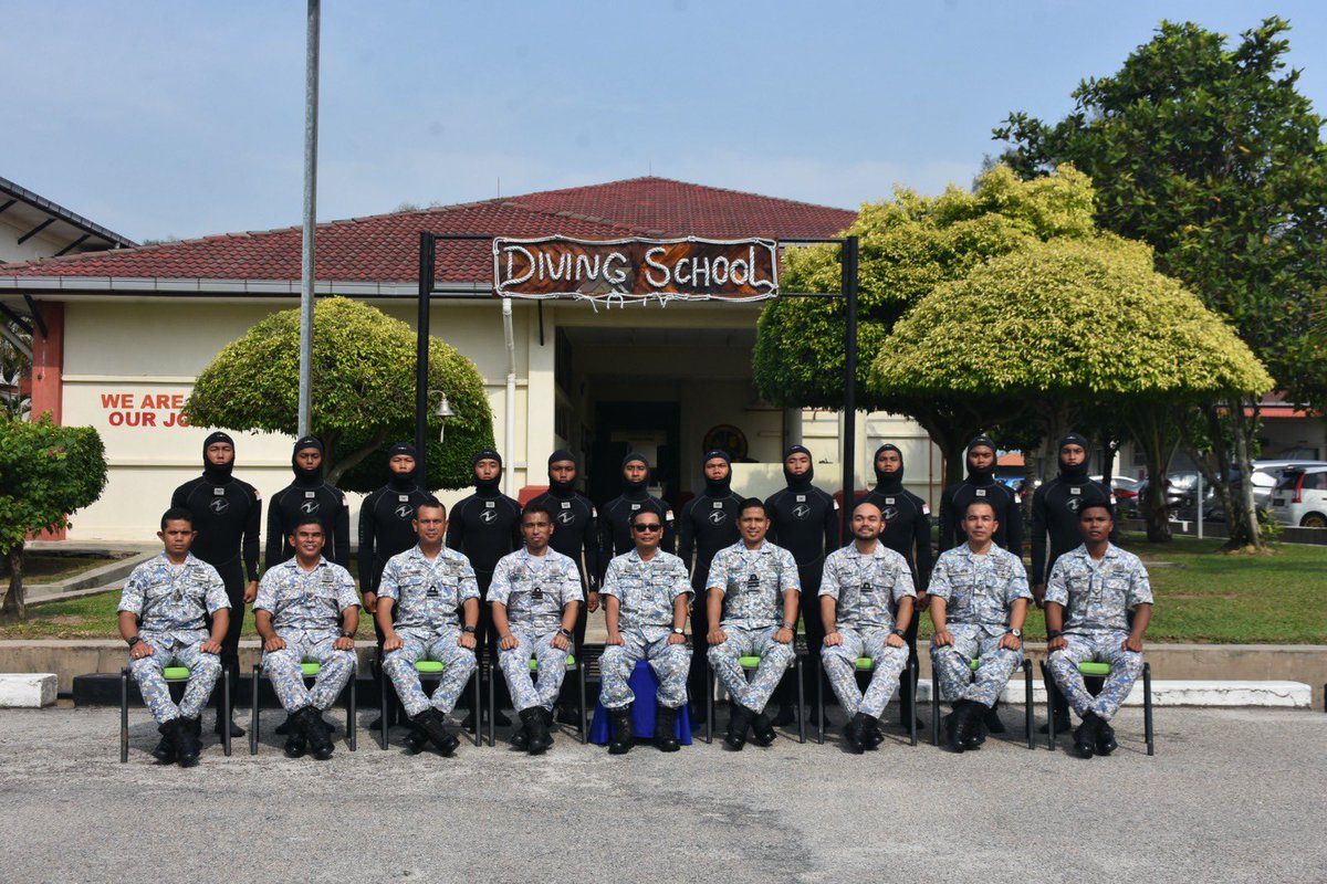 Penyelam Generasi Baharu

Seramai 11 orang penuntut Kursus Penyelam Ranjau Kelas II telah berjaya menamatkan latihan dan sekali gus layak sebagai Penyelam Ranjau TLDM.