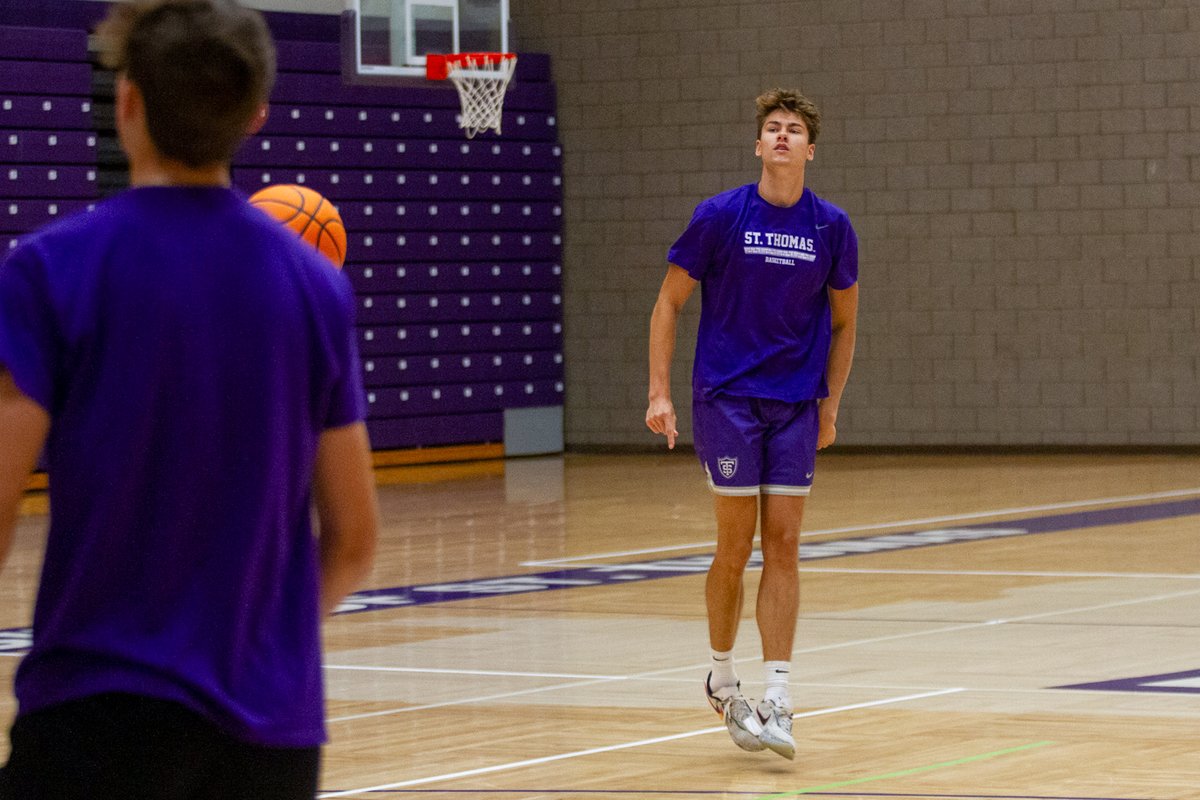 TommieMBBall's tweet photo. Class is in session 📚🏀

#RollToms https://t.co/5C9B8YHq0n