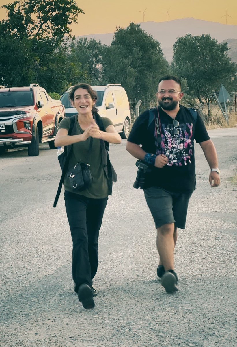 Gazeteci Zeynep Kuray ve foto muhabir Berkcan Zengin #Agrobay direnişini takip ederken gözaltına alındı. Hakkını almak için mücadele etmek de gazetecilik de suç değildir! Arkadaşlarımızı serbest bırakın!