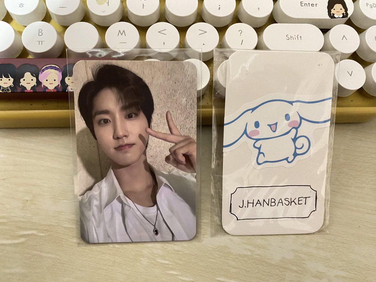JHanBasket's tweet photo. WTS | LFB | PH ONLY 
#JHBasketSales 

♡ stray kids han in life apple music 
• 3,500 php 
• can steal if getting other pcs  

dm!

🏷️ skz han jisung appmus photocard pc pob https://t.co/Ij57mJxdeW