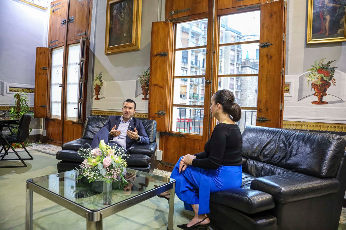 🆕 <a href="/Vicente_Mompo_/">Vicente Mompó Aledo</a> fixa les prioritats d'inversió amb els alcaldes de #Canals i #Carcaixent.

🏘️ L'objectiu del president és portar la <a href="/dipvalencia/">Diputació de València</a> als pobles per a atendre de primera mà les reivindicacions dels seus habitants.

➕ℹ️ dival.es/sala-prensa/co…