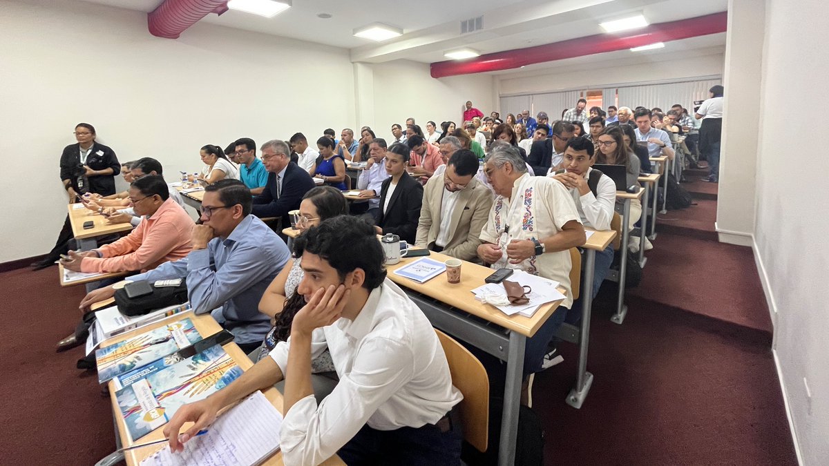 Redcacip's tweet photo. En el Día de la Democracia, comenzamos el tercer y último día del congreso con la mesa “Democracia en Centroamérica y República Dominicana: cómo contener el deterioro?”. https://t.co/dbNrb3JmeG