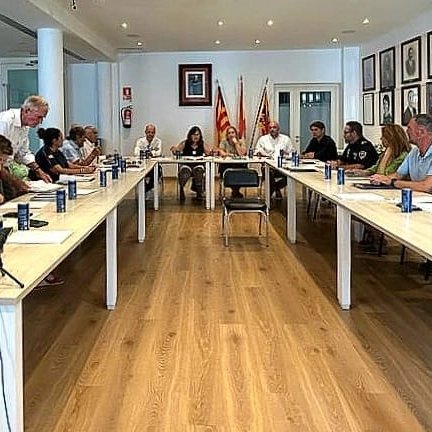 Avui hem tingut reunió  de la Junta de Seguretat per acabar d'enllestir l'espectacle dels #redarrows que tindrà lloc el proper dimarts 26 de setembre. Us seguirem informant d'aquest esdeveniment. La col•laboració és la clau de l'èxit.