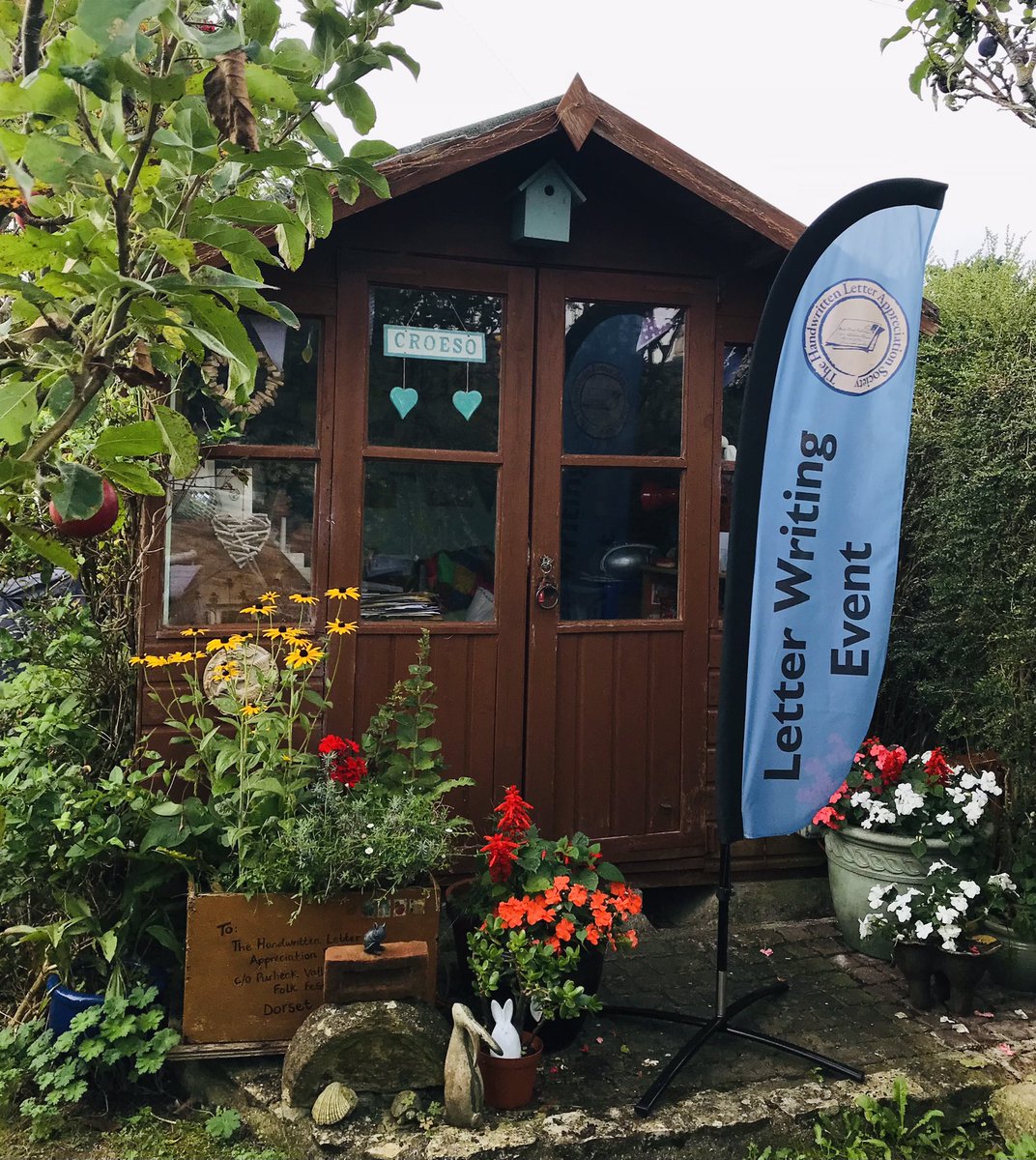 letterappsoc's tweet photo. Delighted with the new THLAS flag all ready to help celebrate our 6th Birthday on 26th October! A special thank you to Rosa @homebirdswi for the use of her fab graphic. I love it! #THLAS6 🥰🪶🚩✉️❤️ https://t.co/oQKQXR6Kvl