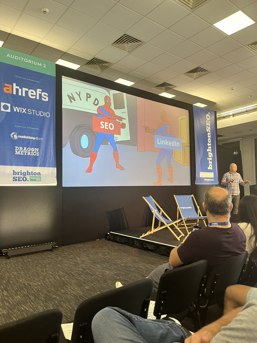 @abbjohno A hilarious talk from @meanwritehook giving hot LinkedIn tips

Key Points:
🔥 SEO & LinkedIn work the same! Both need algorithm-friendly content in order to rank high
🔥Retain audience by giving them enough info in the post (not a URL away from it)
🔥Videos help build trust quick