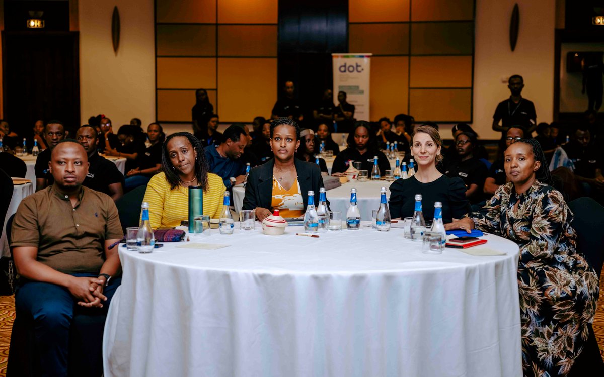 RwandaYouthArts's tweet photo. Today, Hon. @XandrineUmutoni attended the graduation of digital champions and the awarding of seed funds to social entrepreneurs. A total of 136 digital champions and business coaches who have embarked on a transformative journey with the "Daring to Shift" project were honoured. https://t.co/RXcX4EnJBt