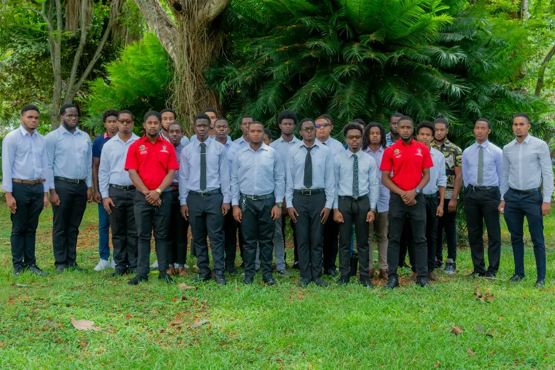 chancellor_hall's tweet photo. 𝐎𝐧 𝐒𝐮𝐧𝐝𝐚𝐲 𝐒𝐞𝐩𝐭𝐞𝐦𝐛𝐞𝐫 𝟗, 𝟐𝟎𝟐𝟑, 𝐓𝐡𝐞 𝐅𝐫𝐞𝐬𝐡𝐦𝐚𝐧𝐳 𝐚𝐭𝐭𝐞𝐧𝐝𝐞𝐝 𝐭𝐡𝐞 𝐌𝐚𝐭𝐫𝐢𝐜𝐮𝐥𝐚𝐭𝐢𝐨𝐧 𝐂𝐞𝐫𝐞𝐦𝐨𝐧𝐲 𝐚𝐭 𝐭𝐡𝐞 𝐔𝐧𝐢𝐯𝐞𝐫𝐬𝐢𝐭𝐲 𝐂𝐡𝐚𝐩𝐞𝐥. 𝐓𝐡𝐞𝐲 𝐰𝐞𝐫𝐞 𝐣𝐨𝐢𝐧𝐞𝐝 𝐛𝐲 𝐭𝐡𝐞 𝐒𝐢𝐬𝐭𝐞𝐫𝐬 𝐨𝐟 𝐭𝐡𝐞 𝐬𝐨𝐮𝐭𝐡. https://t.co/l0WAdVssX9