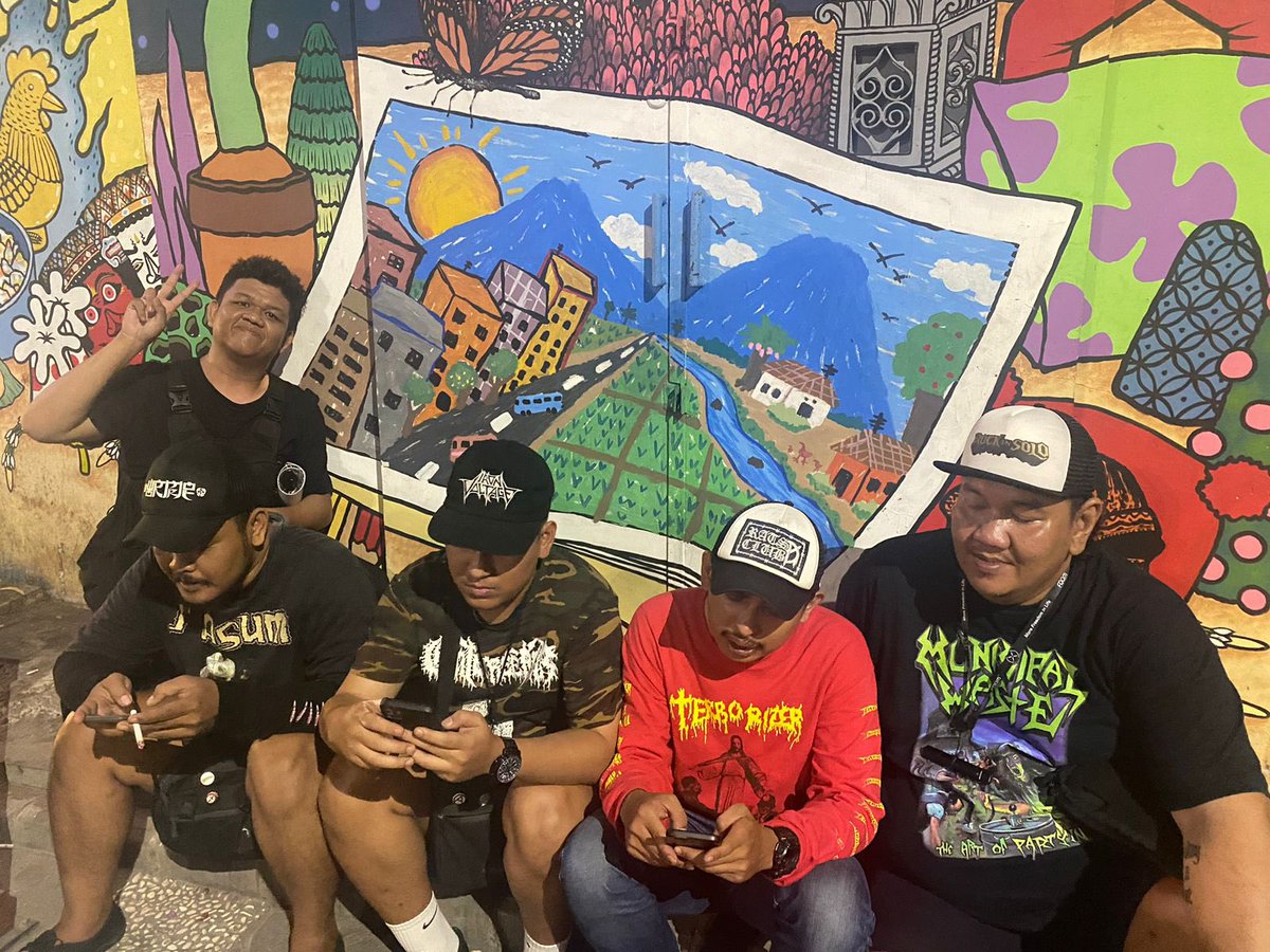 Dibawah naungan sing nggo kaos Municipal Waste, Hoyawindo